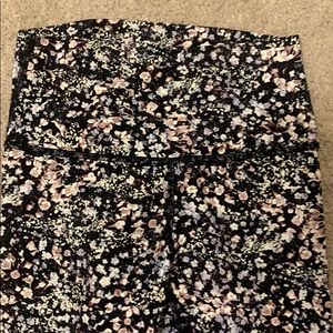 Lululemon NWOT floral wunder under luxtreme